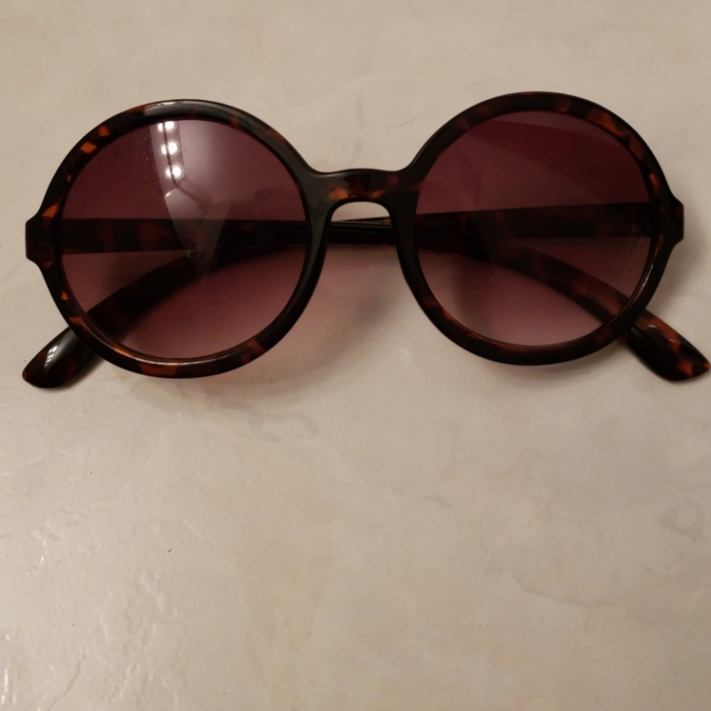 Round sunglasses